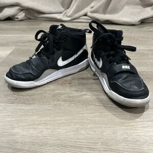 Nike Air Jordan Legacy 312 GS Grade School Kids Size 2 Black & White Sneakers